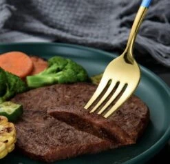 Merkloos Bestekset - 24 Delig Bestekset - 6 Personen - Rood/Goud - Tafellepels/Tafelmessen/Tafelvorken/Koffielepels - Roestvrij Staal -Tafelwaren Verkoop 1200x1156 1