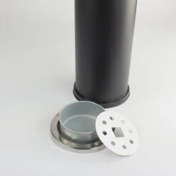 Orange85 Staande Asbak - Voor Buiten - Rookzuil - Peukenzuil - Zwart - 14,5cmx56,5 Cm – Ijzer - Rookpaal - Asbakzuil 8 Orange85 Staande Asbak - Voor Buiten - Rookzuil - Peukenzuil - Zwart - 14,5cmx56,5 Cm – Ijzer - Rookpaal - Asbakzuil -Tafelwaren Verkoop 1200x1200 1535