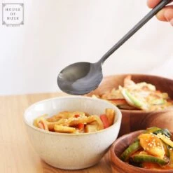 House Of Husk 1 Persoons Chopstick Set - 1 Paar Metalen Koreaanse Eetstokjes - Inclusief Eetlepel En Houder - RVS - Metaal - Eetstokjes - Koreaans - Vaatwasserbestendig - Sushi Chopsticks - Noodles - Zwart -Tafelwaren Verkoop 1200x1200 287