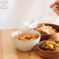 House Of Husk 1 Persoons Chopstick Lepel Set - 1 Paar Metalen Koreaanse Eetstokjes - Inclusief Eetlepel En Houder - RVS - Metaal - Eetstokjes - Koreaans - Vaatwasserbestendig - Sushi Chopsticks - Noodles - Zilver -Tafelwaren Verkoop 1200x1200 301