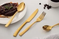 Bestekset - Bestek Goud Gehamerd -24 Delig-Zwitsers Kwaliteit-Complete Set-100% Roestvrijstaal-Gehamerd Gold 24k-Goud 24K -Tafelwaren Verkoop 1200x799 2