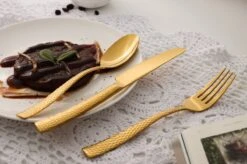 Bestekset - Bestek Goud Gehamerd -24 Delig-Zwitsers Kwaliteit-Complete Set-100% Roestvrijstaal-Gehamerd Gold 24k-Goud 24K -Tafelwaren Verkoop 1200x799 4