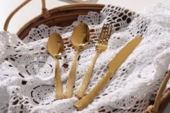 Bestekset - Bestek Goud Gehamerd -24 Delig-Zwitsers Kwaliteit-Complete Set-100% Roestvrijstaal-Gehamerd Gold 24k-Goud 24K -Tafelwaren Verkoop 1200x799 5