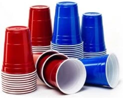 Merkloos Beerpong - 50 Stuk(s) Blue Cups & Red Cups Inc. 3 Ballen - Beerpong Drankspel - Plastic Bekers -Tafelwaren Verkoop 1200x961