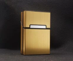 Merkloos Sigarettenhouder | Opbergbox | Sigarettendoosje | Sigaretten Opberg Doos | Plastic Metaal Kunststof | Goud