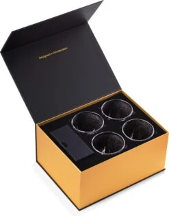 BarDeluxe® Whiskey Glazen - Whiskey Set - 4 Stuks - Whiskeyglazen - Whiskey Cadeauset - Handgemaakt - 100% Kristal - Whiskey Gift Set - Inclusief Unieke IJsblokjesvorm & Luxe Bewaardoos -Tafelwaren Verkoop 942x1200